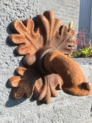 Gargoyle for Wall Fountain - Oak Leaf + Neptune - Cast iron - Rust